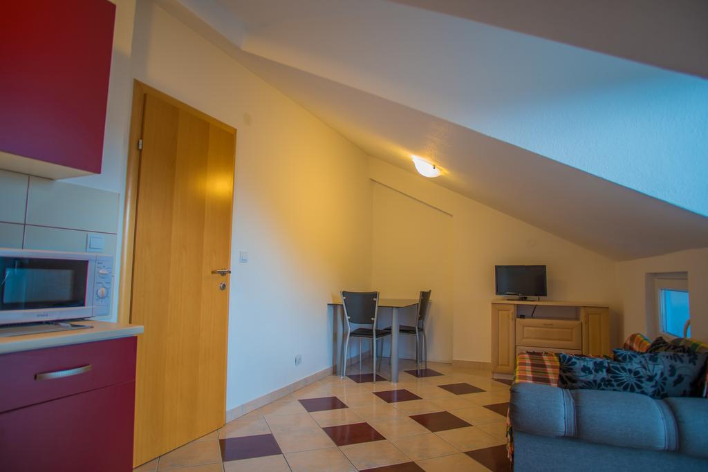Apartments Nina Promajna Exterior photo